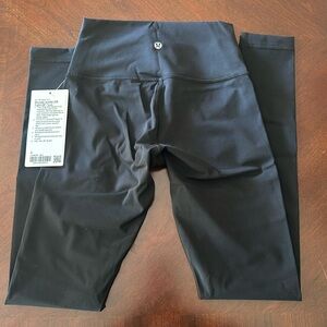 NWT Lululemon Wunder Under tight 28’. Never worn!!!